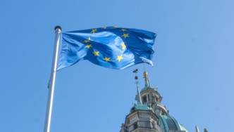 Europa-Flagge vor dem Neuen Rathaus