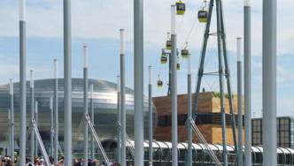Expo 2000 in Hannover mit Gondelbetrieb und Vielen Besucher*innen