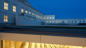Historisches Gebäude erleuchtet