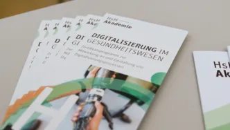 Flyer mit der Aufschrift "Digitalisierung im Gesundheitswesen"