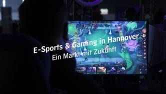 Collage mit dem Text "E-Sports & Gaming in Hannover Ein wachsender Markt mit Zukunft" darauf